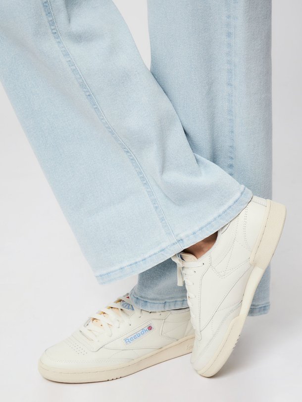 Ontdek de Lederen sneakers van Reebok in de kleur blauw bij Orangebag. Op werkdagen voor 21:45 besteld, morgen in huis.