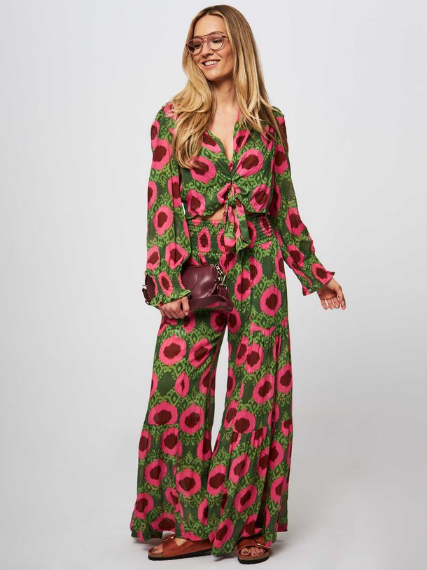Ontdek de Grazia viscose broek met print van Poppy Field in de kleur groen bij Orangebag. Op werkdagen voor 21:45 besteld, morgen in huis.