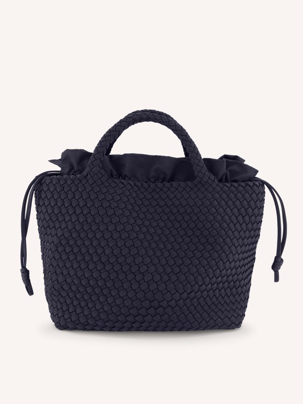 Ontdek de Gevlochten handtas medium van Marrea in de kleur donkerblauw bij Orangebag. Op werkdagen voor 21:45 besteld, morgen in huis.