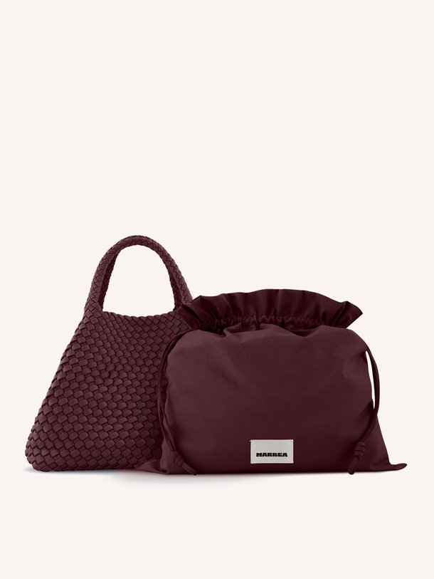 Ontdek de Gevlochten handtas medium van Marrea in de kleur bordeauxrood bij Orangebag. Op werkdagen voor 21:45 besteld, morgen in huis.