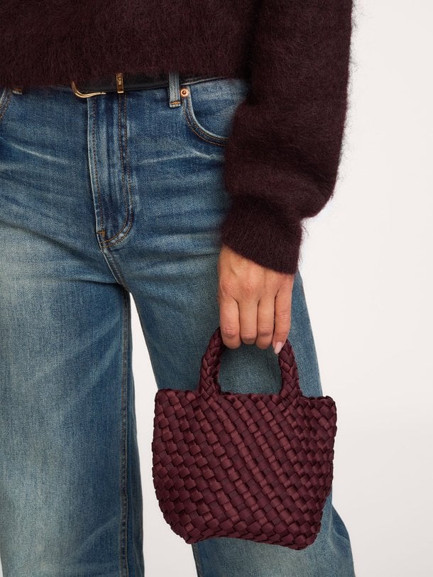 Ontdek de Gevlochten handtas medium van Marrea in de kleur bordeauxrood bij Orangebag. Op werkdagen voor 21:45 besteld, morgen in huis.
