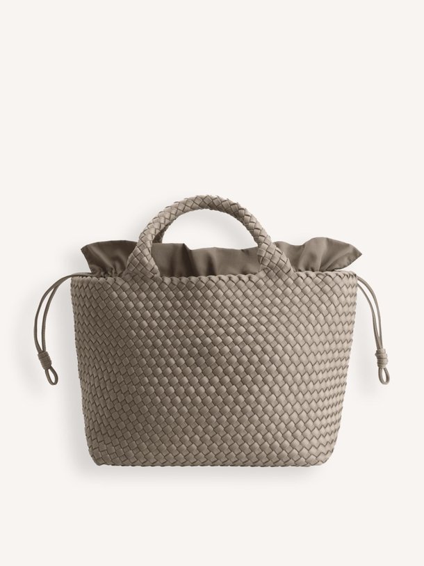 Ontdek de Gevlochten handtas medium van Marrea in de kleur taupe bij Orangebag. Op werkdagen voor 21:45 besteld, morgen in huis.