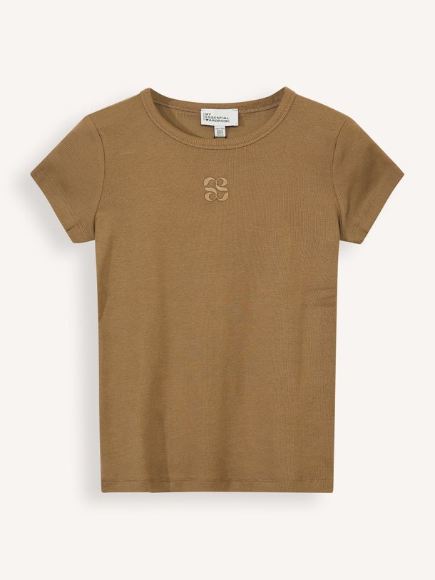 Ontdek de Mandy katoenmix rib logo T-shirt van My Essential Wardrobe in de kleur camel bij Orangebag. Op werkdagen voor 21:45 besteld, morgen in huis.