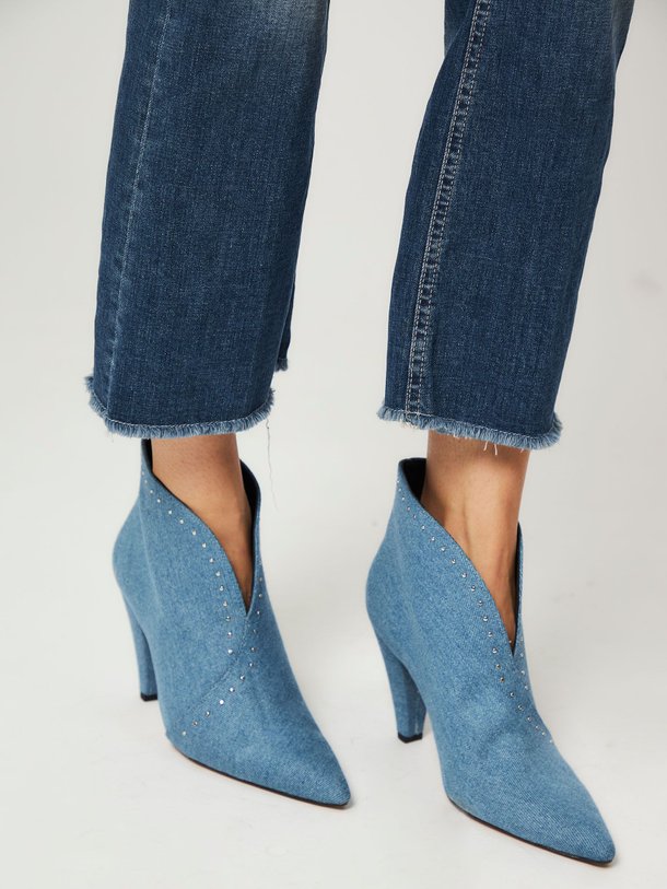 Ontdek de Manhattan lederen denim enkellaarzen met studs van Silver Grace in de kleur blauw bij Orangebag. Op werkdagen voor 21:45 besteld, morgen in huis.