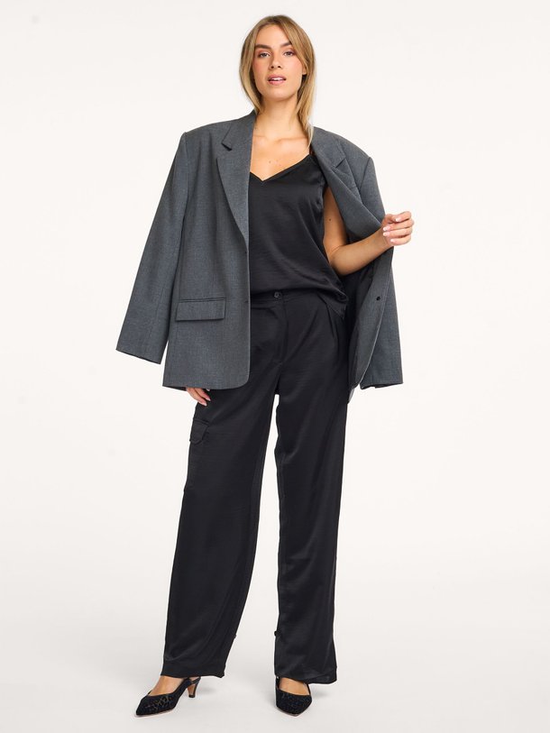 Ontdek de Harlow geweven cargo broek van Dante 6 in de kleur zwart bij Orangebag. Op werkdagen voor 21:45 besteld, morgen in huis.