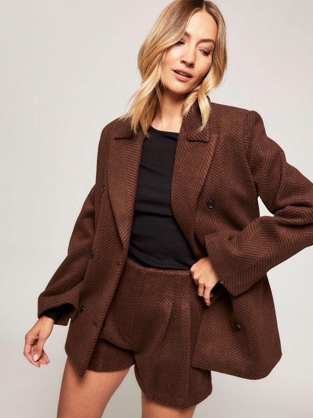 Ontdek de Ordinary viscosemix short met dessin van Chptr-s in de kleur bruin bij Orangebag. Op werkdagen voor 21:45 besteld, morgen in huis.