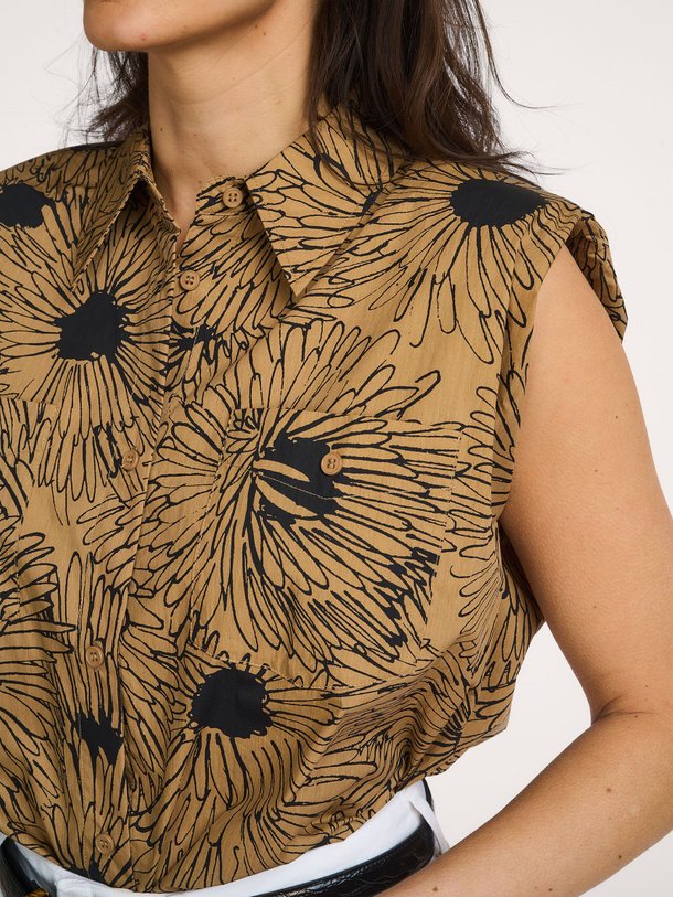 Ontdek de Jol katoenmix blouse van Essentiel Antwerp in de kleur Bruin bij Orangebag. Op werkdagen voor 21:45 besteld, morgen in huis.