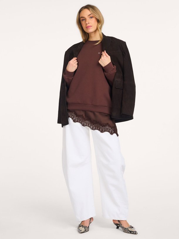 Ontdek de Katoenmix sweater van Haute L'Amitié in de kleur Donkerbruin bij Orangebag. Op werkdagen voor 21:45 besteld, morgen in huis.