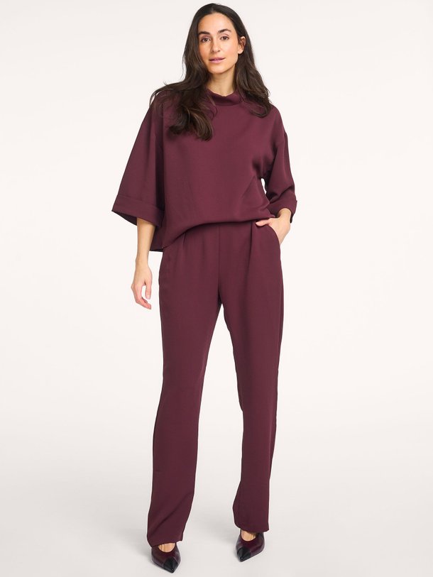 Ontdek de Arlo geweven jumpsuit van Neo Noir in de kleur Bordeauxrood bij Orangebag. Op werkdagen voor 21:45 besteld, morgen in huis.