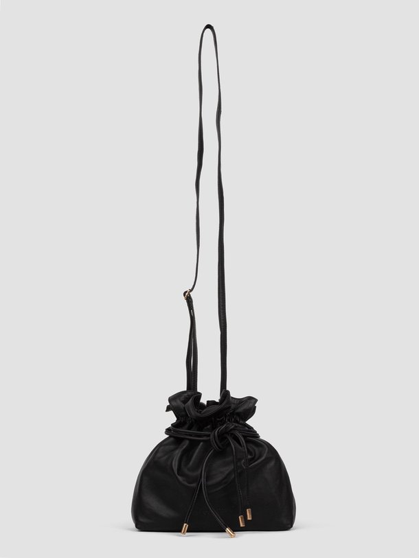 Ontdek de Phoebe lederen crossbody tas van Co'Couture in de kleur zwart bij Orangebag. Op werkdagen voor 21:45 besteld, morgen in huis.