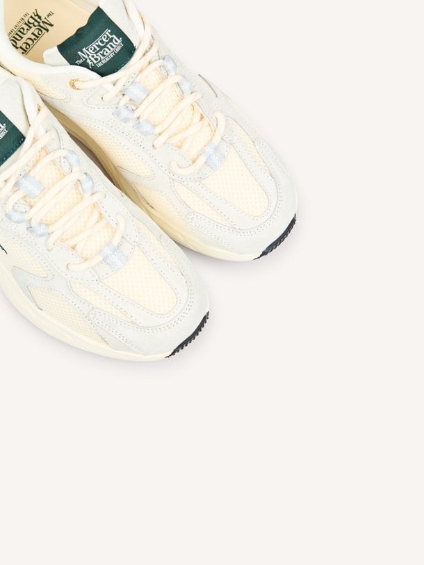 Ontdek de The Re-Run Max Evo suede sneakers met mesh van Mercer Amsterdam in de kleur Ecru bij Orangebag. Op werkdagen voor 21:45 besteld, morgen in huis.