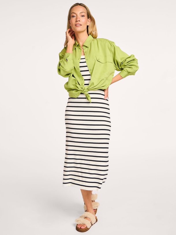 Ontdek de Nacera wolmix gestreepte jurk van Frnch in de kleur crème bij Orangebag. Op werkdagen voor 21:45 besteld, morgen in huis.