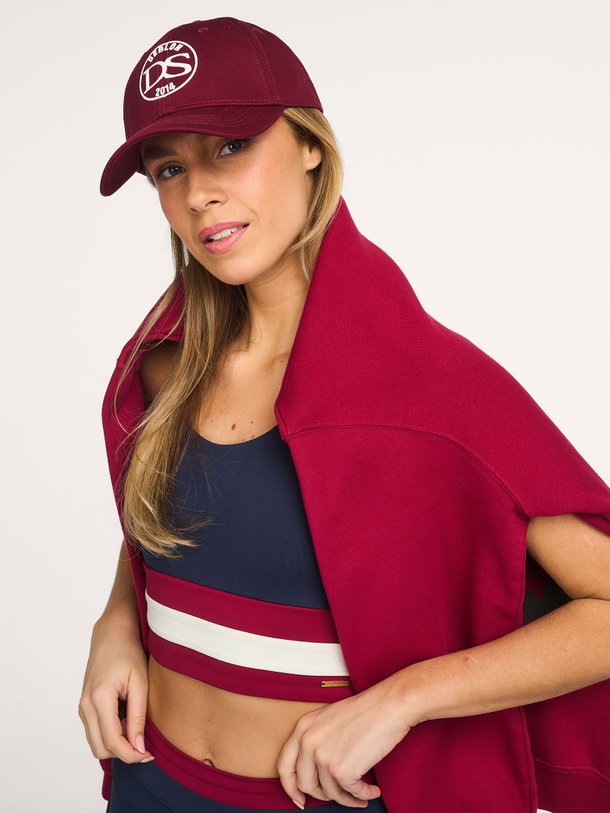 Ontdek de Katoenen pet met logo van Deblon in de kleur Bordeauxrood bij Orangebag. Op werkdagen voor 21:45 besteld, morgen in huis.