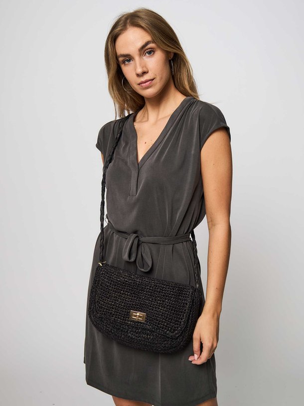 Ontdek de Volain gevlochten crossbody tas van La Fee Maraboutee in de kleur zwart bij Orangebag. Op werkdagen voor 21:45 besteld, morgen in huis.