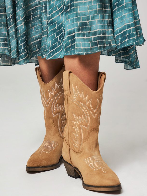 Ontdek de Frances lederen lage western boots van Ivylee Copenhagen in de kleur camel bij Orangebag. Op werkdagen voor 21:45 besteld, morgen in huis.
