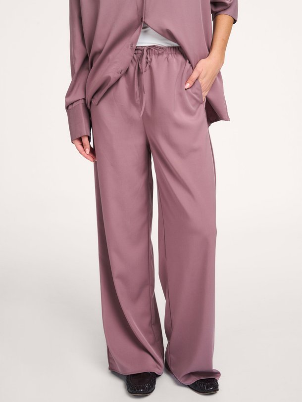 Ontdek de Modalmix broek van OLAF in de kleur Mauve bij Orangebag. Op werkdagen voor 21:45 besteld, morgen in huis.