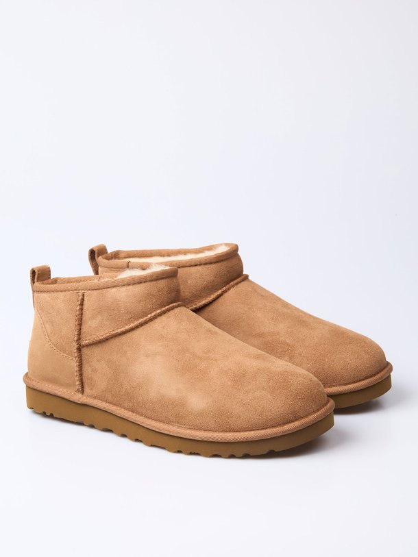 Ugg Classic Ultra Mini Enkellaarzen - Cognac Ontdek de Classic ultra mini enkellaarzen van Ugg in de kleur cognac bij Orangebag. Op werkdagen voor 21:45 besteld, morgen in huis.
