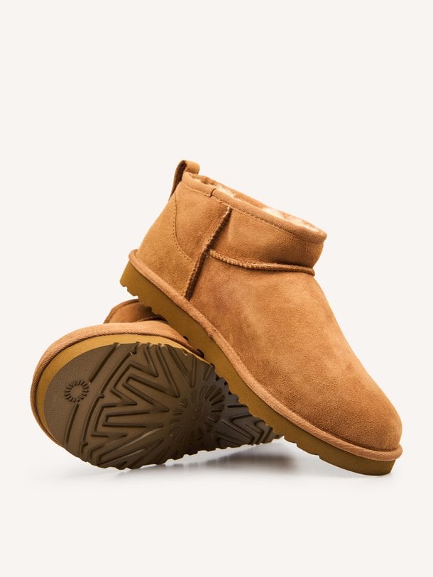 Ugg Classic Ultra Mini Enkellaarzen - Cognac Ontdek de Classic ultra mini enkellaarzen van Ugg in de kleur cognac bij Orangebag. Op werkdagen voor 21:45 besteld, morgen in huis.