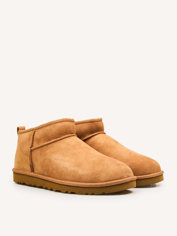 Ugg Classic Ultra Mini Enkellaarzen - Cognac Ontdek de Classic ultra mini enkellaarzen van Ugg in de kleur cognac bij Orangebag. Op werkdagen voor 21:45 besteld, morgen in huis.
