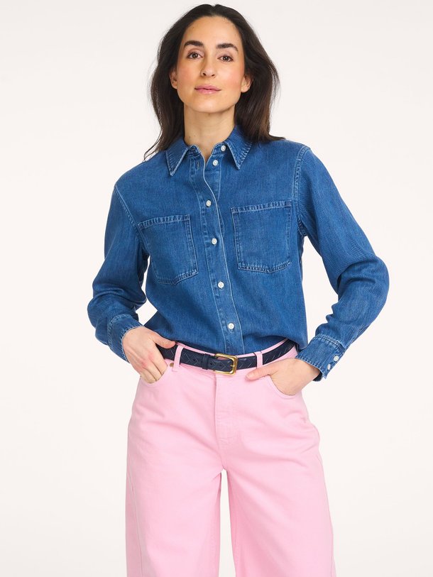 Ontdek de Sabexy lyocell blouse van Samsoe Samsoe in de kleur Blauw bij Orangebag. Op werkdagen voor 21:45 besteld, morgen in huis.