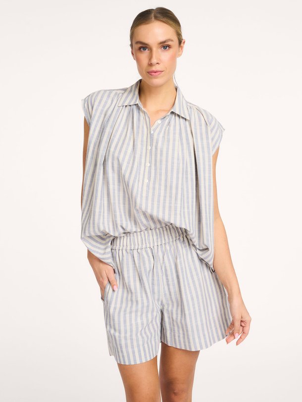 Ontdek de Rose viscose/katoenmix gestreepte top van Knit-ted in de kleur Blauw bij Orangebag. Op werkdagen voor 21:45 besteld, morgen in huis.