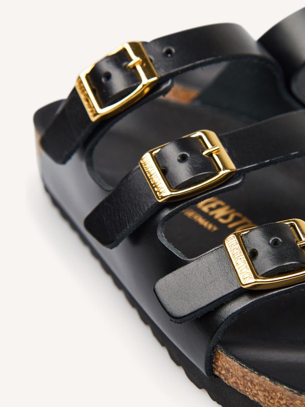 Ontdek de Florida lederen slippers van Birkenstock in de kleur Zwart bij Orangebag. Op werkdagen voor 21:45 besteld, morgen in huis.