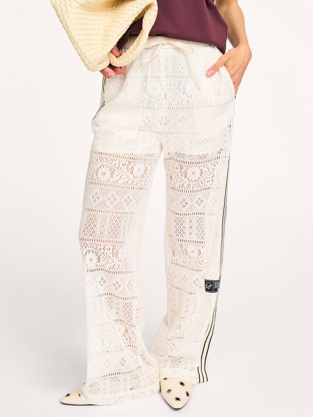 Ontdek de Utopia katoenmix gehaakte broek van Haute L'Amitié in de kleur off-white bij Orangebag. Op werkdagen voor 21:45 besteld, morgen in huis.