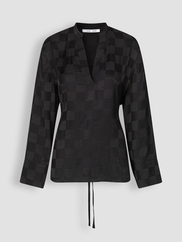 Ontdek de Helena viscosemix top met dessin van Samsoe Samsoe in de kleur zwart bij Orangebag. Op werkdagen voor 21:45 besteld, morgen in huis.