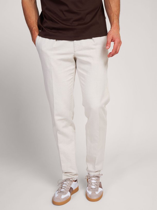 Ontdek de Katoen/linnenmix broek van Profuomo in de kleur zand bij Orangebag. Op werkdagen voor 21:45 besteld, morgen in huis.