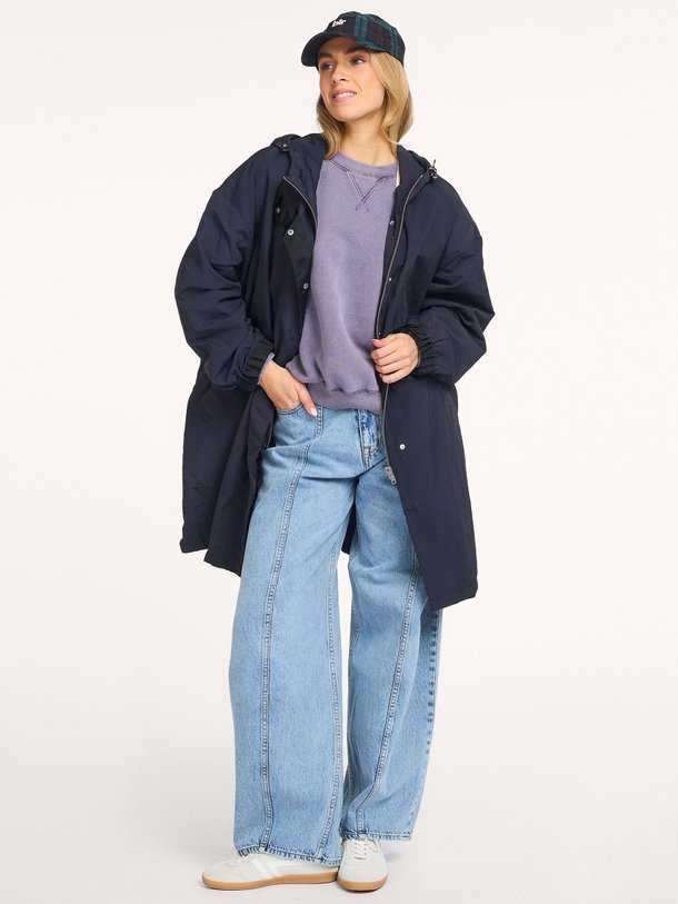 Ontdek de Henny geweven technische parka van Bellerose in de kleur Donkerblauw bij Orangebag. Op werkdagen voor 21:45 besteld, morgen in huis.