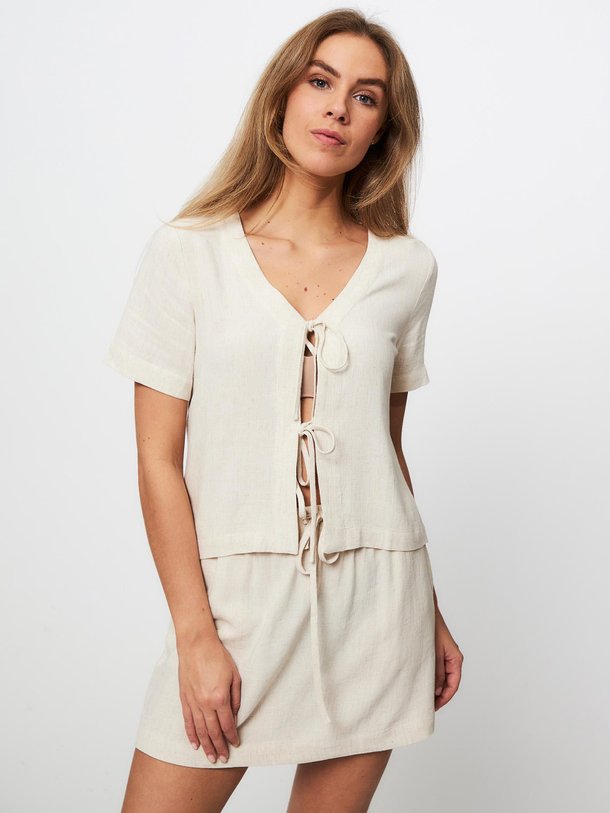 Ontdek de Irfan viscose/linnenmix gemêleerde top van Modstrom in de kleur zand bij Orangebag. Op werkdagen voor 21:45 besteld, morgen in huis.