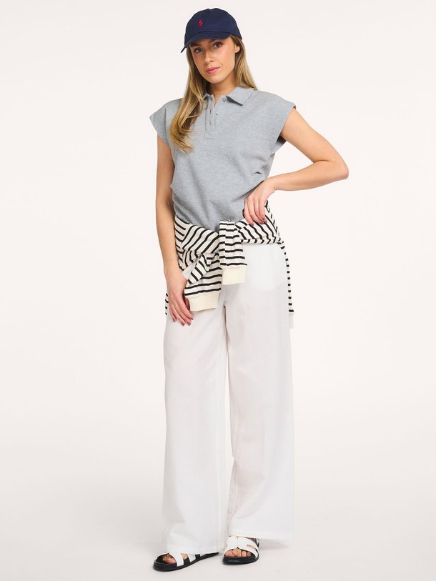 Ontdek de Sida katoenmix polo top van Co'Couture in de kleur Grijs bij Orangebag. Op werkdagen voor 21:45 besteld, morgen in huis.