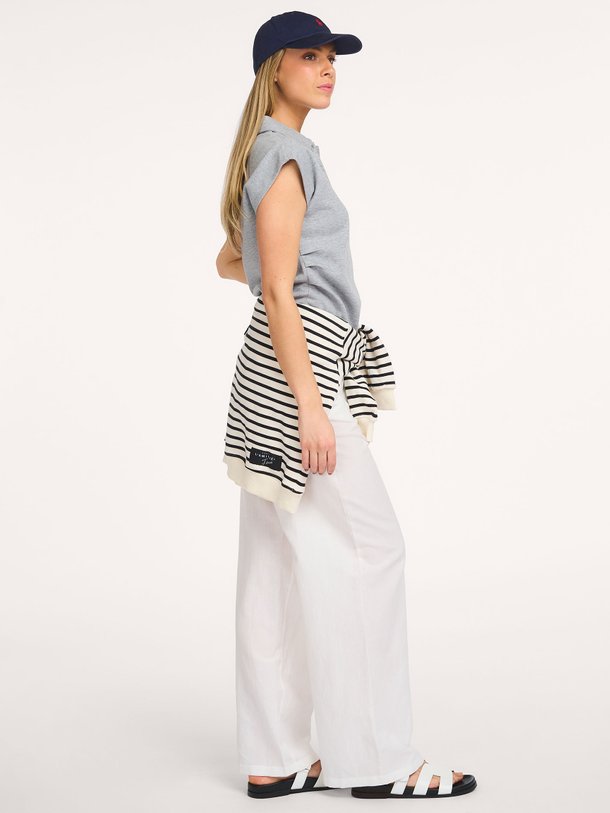 Ontdek de Sida katoenmix polo top van Co'Couture in de kleur Grijs bij Orangebag. Op werkdagen voor 21:45 besteld, morgen in huis.