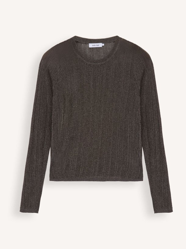 Ontdek de Elke viscosemix lurex top van Knit-ted in de kleur bruingrijs bij Orangebag. Op werkdagen voor 21:45 besteld, morgen in huis.