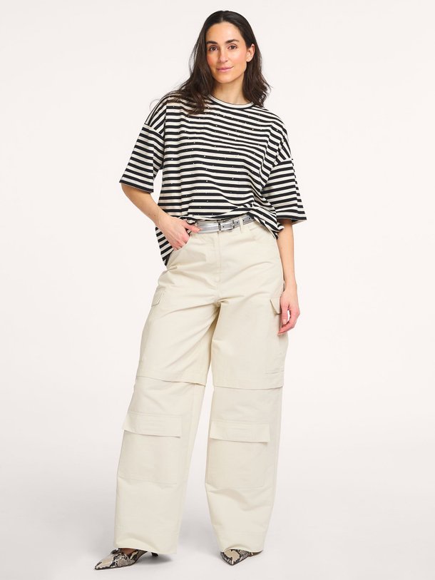 Ontdek de Joste katoenmix gestreept T-shirt met strass van Essentiel Antwerp in de kleur Zwart bij Orangebag. Op werkdagen voor 21:45 besteld, morgen in huis.