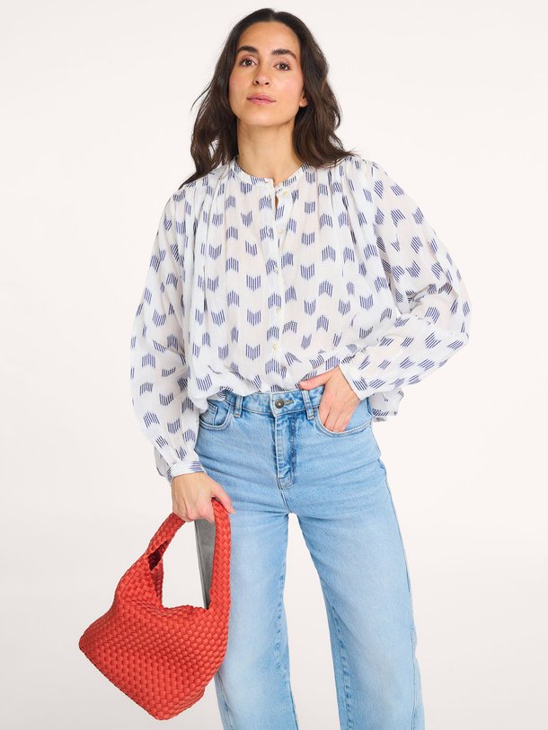 Ontdek de Nyka katoenen blouse van By-Bar in de kleur Blauw bij Orangebag. Op werkdagen voor 21:45 besteld, morgen in huis.