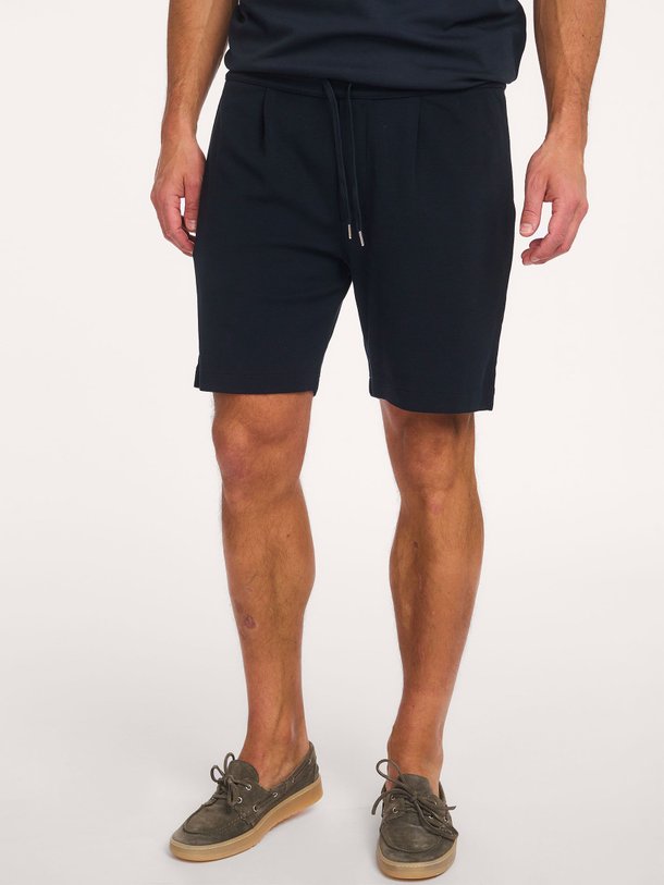 Ontdek de Hayden katoenen short van Wahts in de kleur Donkerblauw bij Orangebag. Op werkdagen voor 21:45 besteld, morgen in huis.