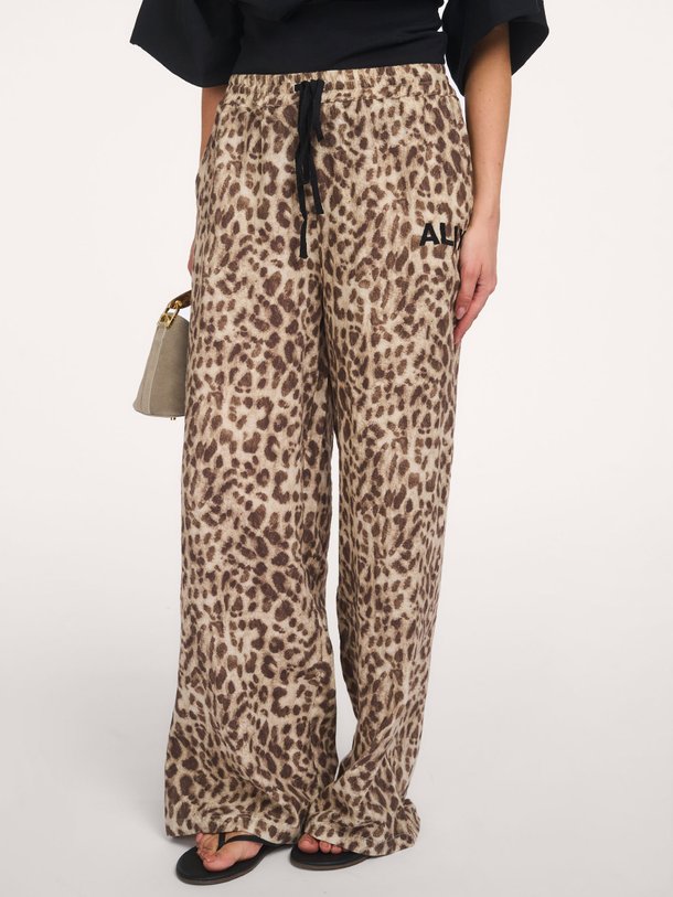 Ontdek de ladies woven sporty animal pants van Alix The Label bij Orangebag. Op werkdagen voor 21:45 besteld, morgen in huis.