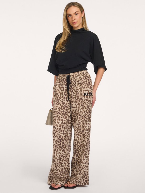 Ontdek de ladies woven sporty animal pants van Alix The Label bij Orangebag. Op werkdagen voor 21:45 besteld, morgen in huis.
