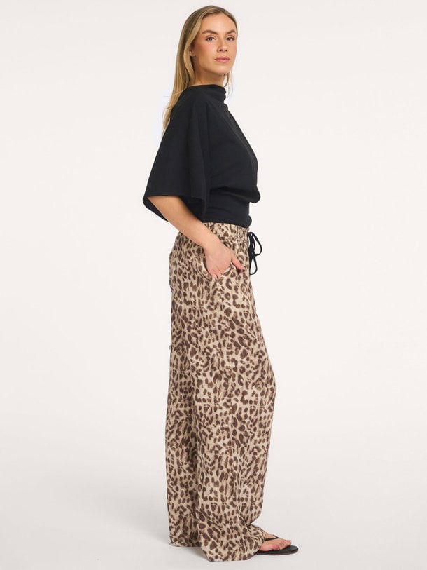 Ontdek de ladies woven sporty animal pants van Alix The Label bij Orangebag. Op werkdagen voor 21:45 besteld, morgen in huis.