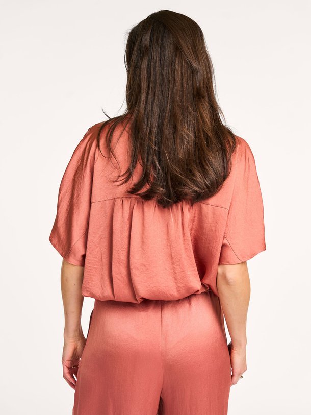 Ontdek de Geweven blouse van Summum in de kleur oud roze bij Orangebag. Op werkdagen voor 21:45 besteld, morgen in huis.