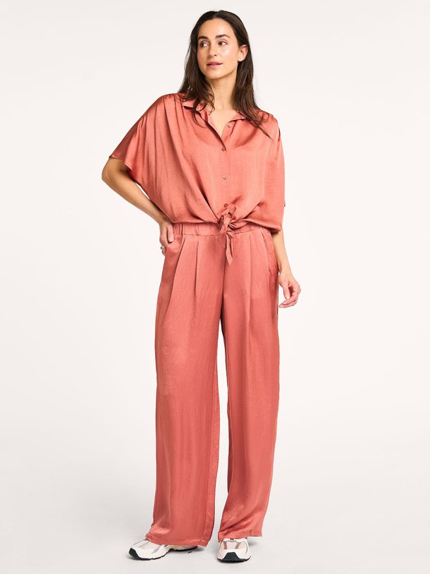 Ontdek de Geweven blouse van Summum in de kleur oud roze bij Orangebag. Op werkdagen voor 21:45 besteld, morgen in huis.