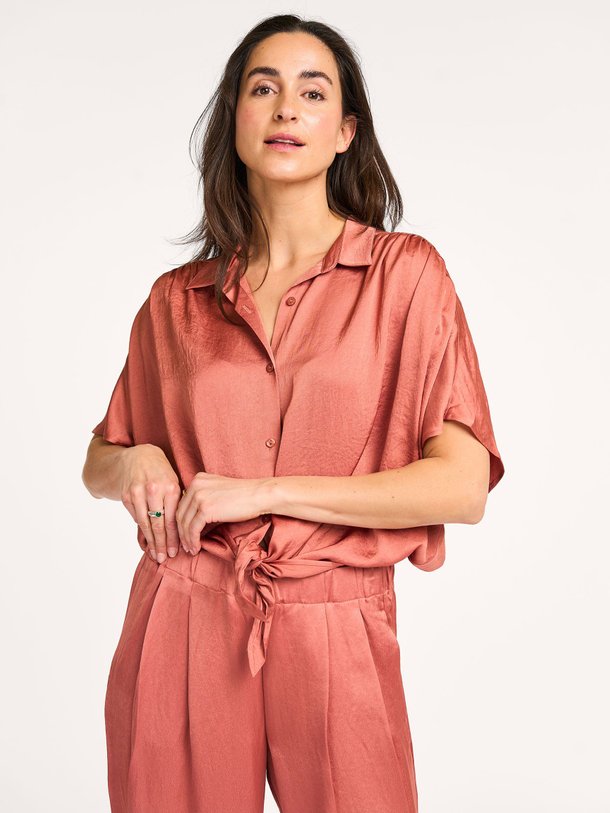 Ontdek de Geweven blouse van Summum in de kleur oud roze bij Orangebag. Op werkdagen voor 21:45 besteld, morgen in huis.