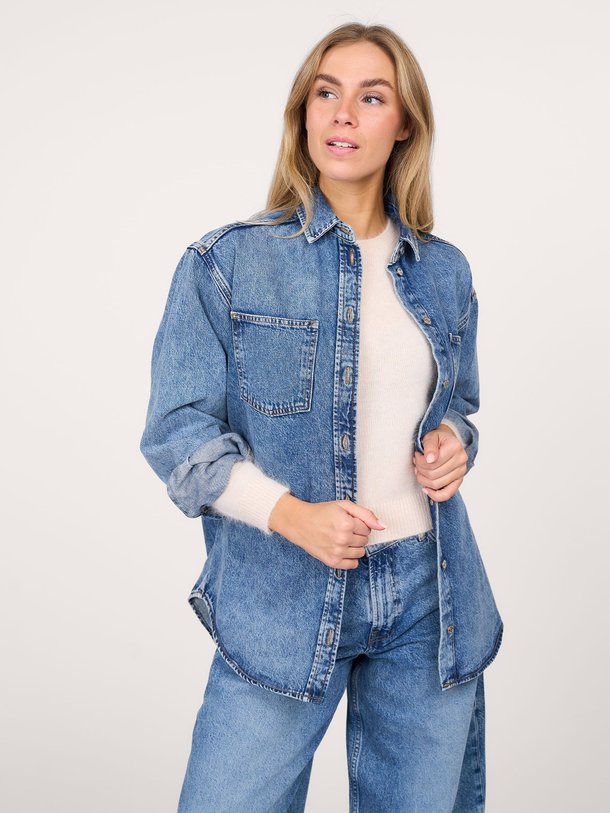Ontdek de Saeleanori denim blouse van Samsoe Samsoe in de kleur blauw bij Orangebag. Op werkdagen voor 21:45 besteld, morgen in huis.