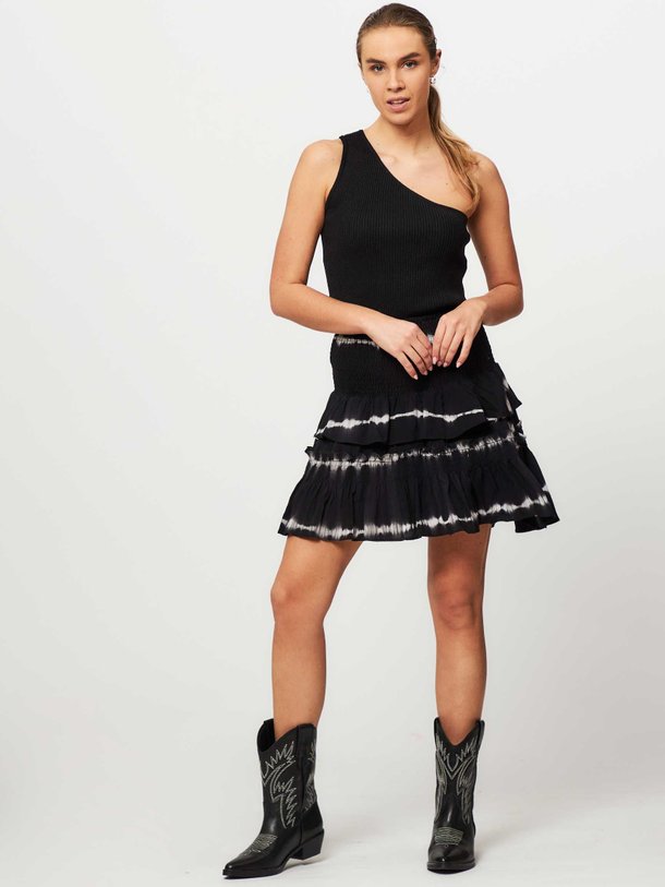 Ontdek de Tallulah viscose rok met print van Co'Couture in de kleur zwart bij Orangebag. Op werkdagen voor 21:45 besteld, morgen in huis.