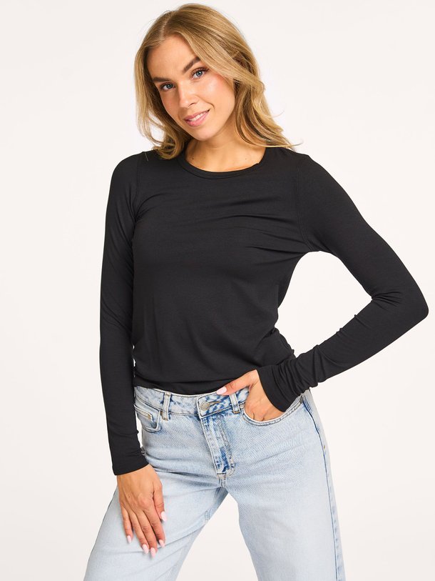 Ontdek de Modal top van My Essential Wardrobe in de kleur zwart bij Orangebag. Op werkdagen voor 21:45 besteld, morgen in huis.