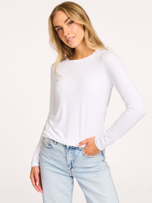 Ontdek de Modal top van My Essential Wardrobe in de kleur wit bij Orangebag. Op werkdagen voor 21:45 besteld, morgen in huis.