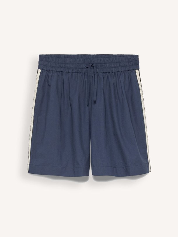 Ontdek de Peony organic cotton short van Alchemist in de kleur Donkerblauw bij Orangebag. Op werkdagen voor 21:45 besteld, morgen in huis.
