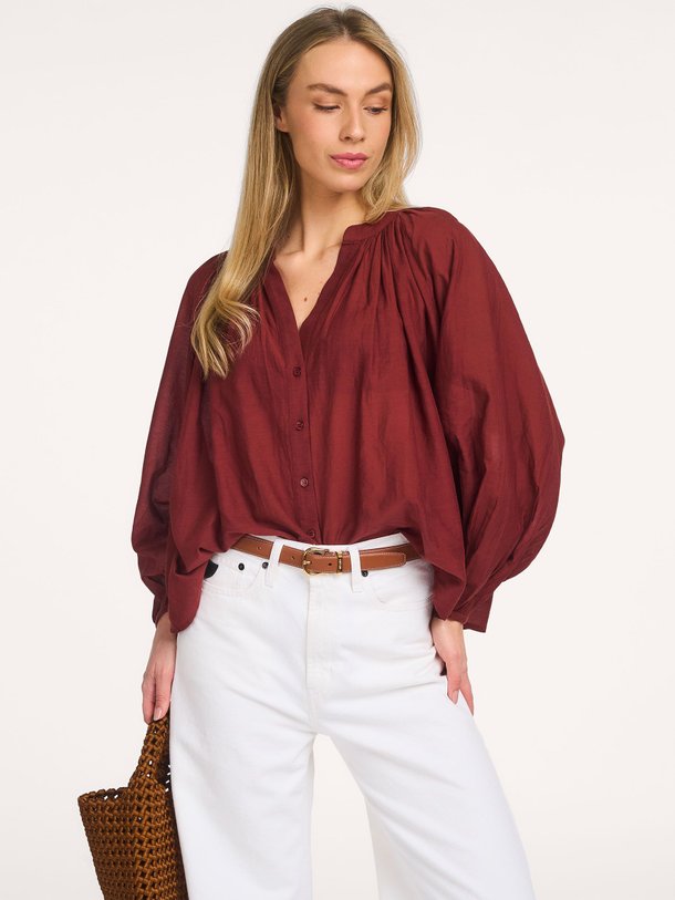 Ontdek de Edme viscose/katoenmix blouse van Vanessa Bruno in de kleur Bordeauxrood bij Orangebag. Op werkdagen voor 21:45 besteld, morgen in huis.