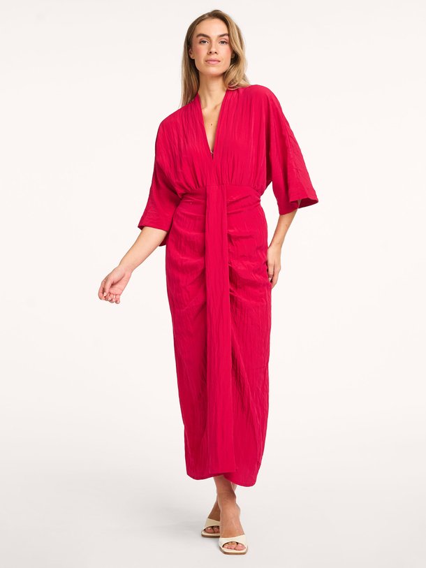 Ontdek de Bradshaw viscosemix maxi jurk van Dante 6 in de kleur Rood bij Orangebag. Op werkdagen voor 21:45 besteld, morgen in huis.